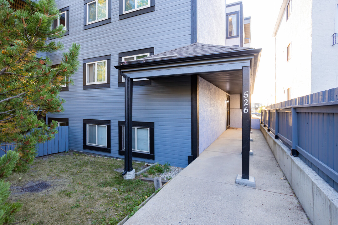 526 5 St NE in Calgary, AB - Building Photo