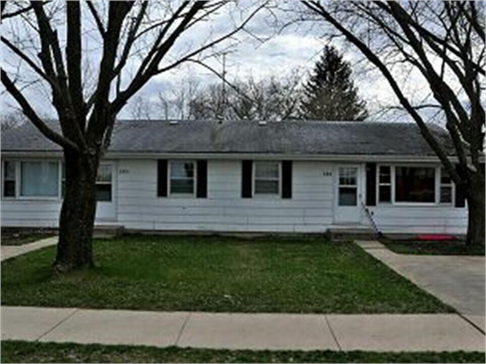 122-122 S Front St in North Liberty, IA - Building Photo