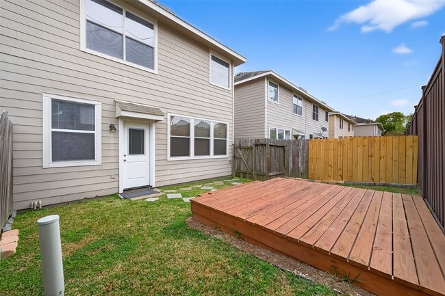 6127 Morningshire Ln