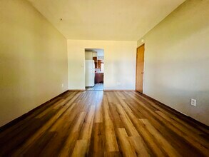 238 Palmer Dr, Unit A in Waterloo, IA - Foto de edificio - Building Photo