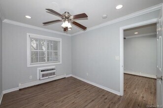 8 Willowbrook Ave in Bay Shore, NY - Building Photo - Building Photo