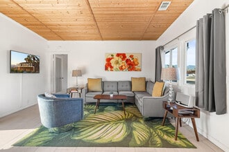 1950 N Magnolia Rd in Palm Springs, CA - Building Photo - Building Photo