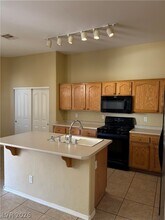 1400 Pullman Pointe Ct in Henderson, NV - Building Photo - Building Photo