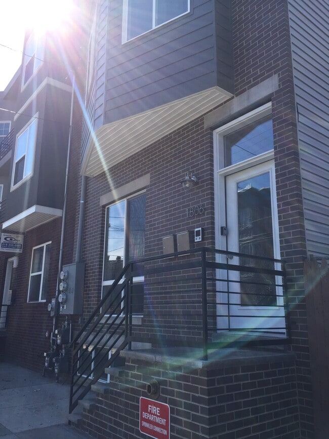 1806 Frankford Ave, Unit Unit B in Philadelphia, PA - Building Photo - Building Photo