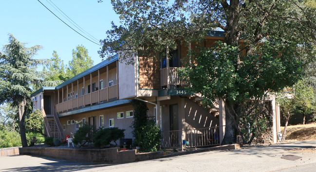 Cascade Apartments in Redding, CA - Foto de edificio - Building Photo