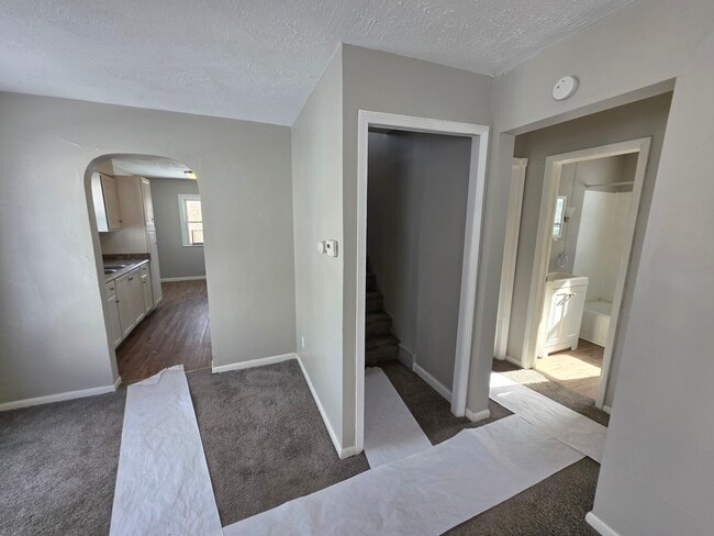 1047 Yukon Ave in Akron, OH - Foto de edificio - Building Photo