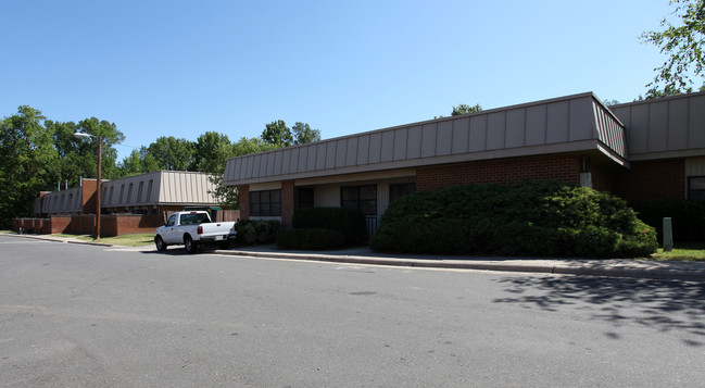 Hoover Road Apartments in Durham, NC - Building Photo - Building Photo