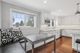 2520 Cliff Dr in Newport Beach, CA - Building Photo - Building Photo