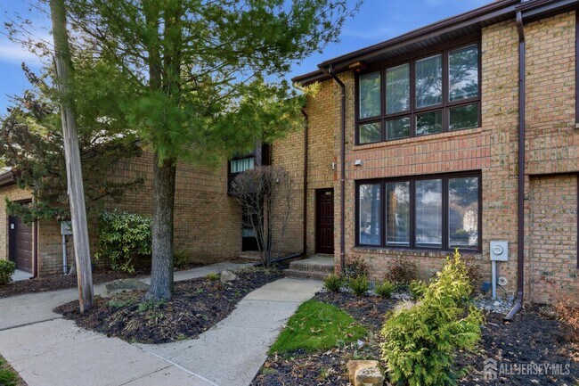 172 Nathan Dr in North Brunswick, NJ - Building Photo - Building Photo