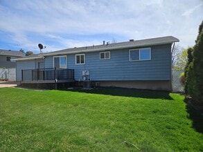 215 Cobblecreek Rd in North Salt Lake, UT - Building Photo - Building Photo