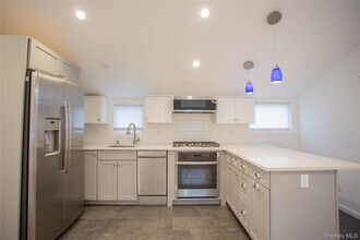 105 Pacific Blvd in Long Beach, NY - Building Photo - Building Photo