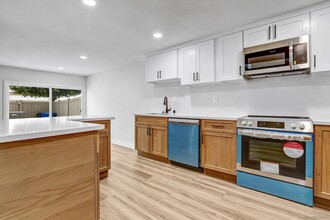 10520 Larwin Ave in Los Angeles, CA - Building Photo - Building Photo