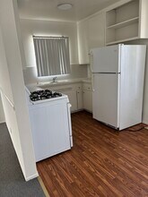 975 S Barrington Ave in Los Angeles, CA - Building Photo - Building Photo