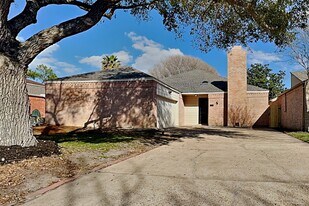 2127 Jamara Ln in Houston, TX - Building Photo