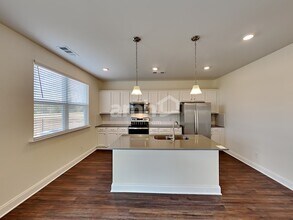 2036 Williamshire Ln in Nashville, TN - Foto de edificio - Building Photo