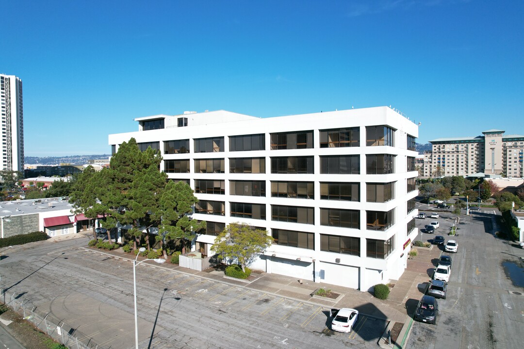 Apartments in Emeryville, CA - Building Photo