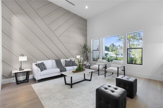 16706 Magnolia Blvd in Los Angeles, CA - Building Photo - Building Photo