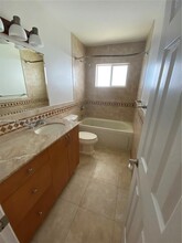 3842 NE 171 St in North Miami Beach, FL - Building Photo - Building Photo