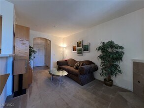 7139 S Durango Dr in Las Vegas, NV - Building Photo - Building Photo