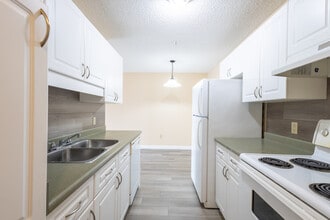 11446 40 Av NW in Edmonton, AB - Building Photo - Building Photo