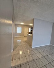 2201 NE 172nd St in North Miami Beach, FL - Building Photo - Building Photo
