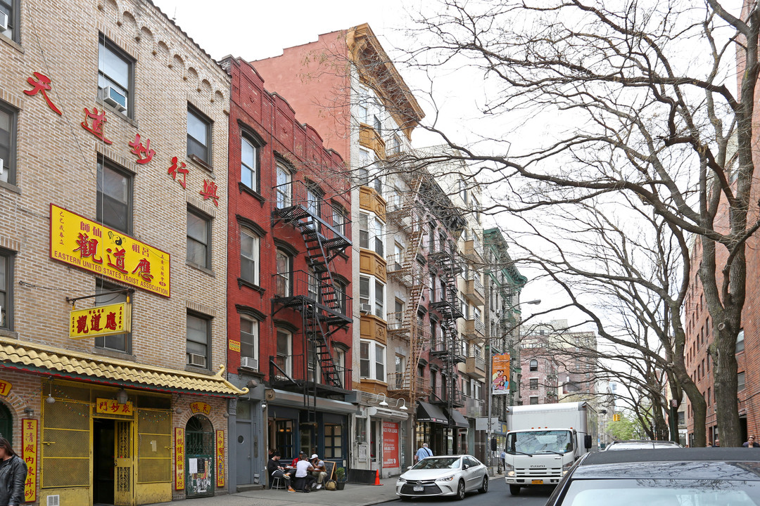 20 Spring St in New York, NY - Building Photo