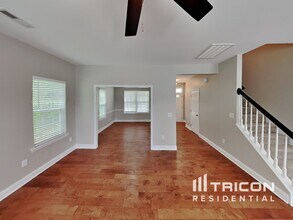 135 Claystone Dr in Gibsonville, NC - Foto de edificio - Building Photo