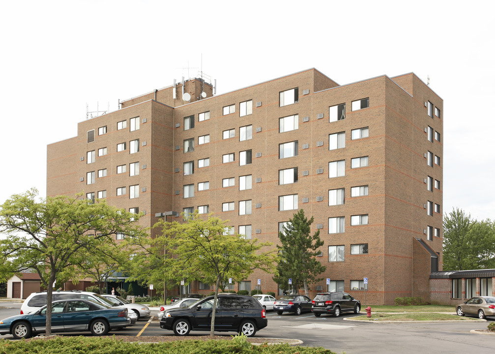 Canton Place in Canton, MI - Foto de edificio