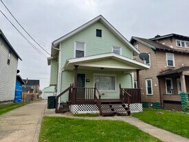 2442 16th St NE in Canton, OH - Building Photo