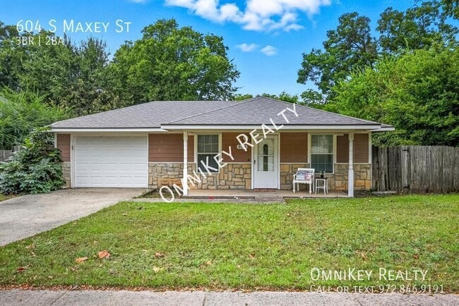 property at 604 S Maxey St