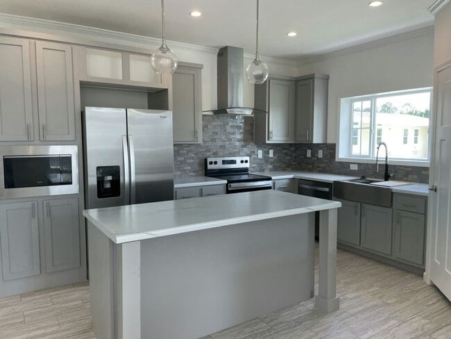 34866 Silver King Dr in Zephyrhills, FL - Building Photo - Building Photo