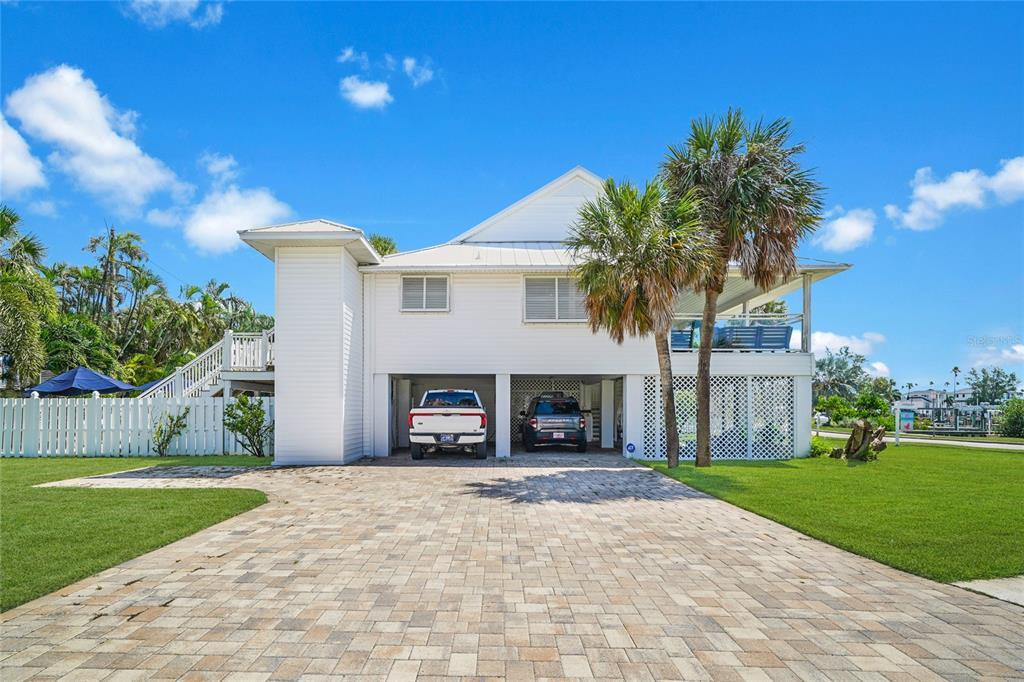 3335 W Maritana Dr in St Pete Beach, FL - Building Photo