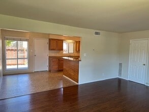 1543 Marina Ct in San Mateo, CA - Building Photo - Building Photo