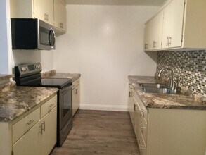 Kona Kai Apartments in Torrance, CA - Foto de edificio - Building Photo