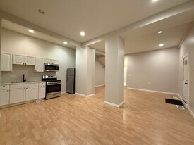 2121 N California Ave, Unit #1 in Chicago, IL - Building Photo