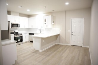 112 Turner St in Conroe, TX - Building Photo - Building Photo