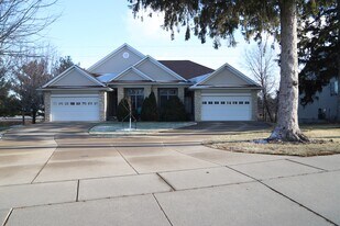 1160 Winchester Ln in North Liberty, IA - Building Photo