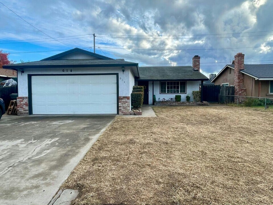 614 Diane Dr in Manteca, CA - Building Photo