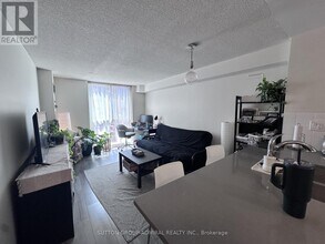 736 Bay St. in Toronto, ON - Building Photo - Building Photo