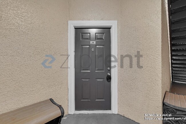 5125 Palm Springs Blvd in Tampa, FL - Foto de edificio - Building Photo