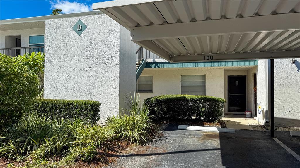 7560 92nd St in Seminole, FL - Foto de edificio