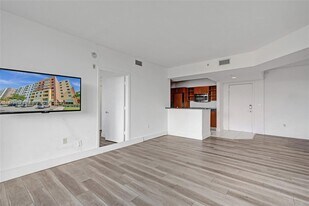 2775 NE 187th St in Aventura, FL - Building Photo
