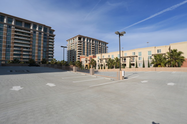 The Plaza in Irvine, CA - Building Photo - Building Photo