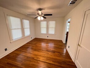 5001 Duval St in Austin, TX - Building Photo - Building Photo