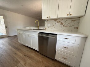 622 Bradley St in Seabrook, TX - Building Photo - Building Photo