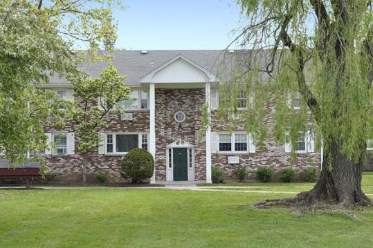 Maurette Manor Apartments in Newington, CT - Foto de edificio