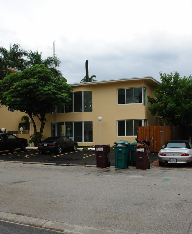 5 Isle Of Venice Dr in Fort Lauderdale, FL - Building Photo - Building Photo