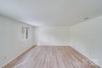 5001 Forest Mountain Ct, Unit 310 in Charlotte, NC - Building Photo - Building Photo