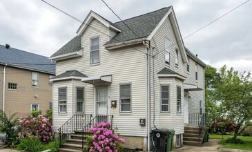 57 Prospect St, Unit 57 Prospect St Apt. B in Watertown, MA - Building Photo - Building Photo
