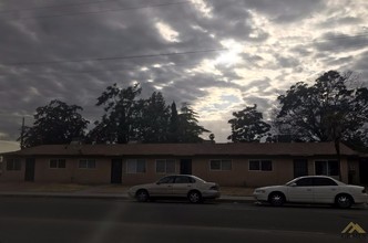 1330 Kentucky St in Bakersfield, CA - Building Photo - Building Photo